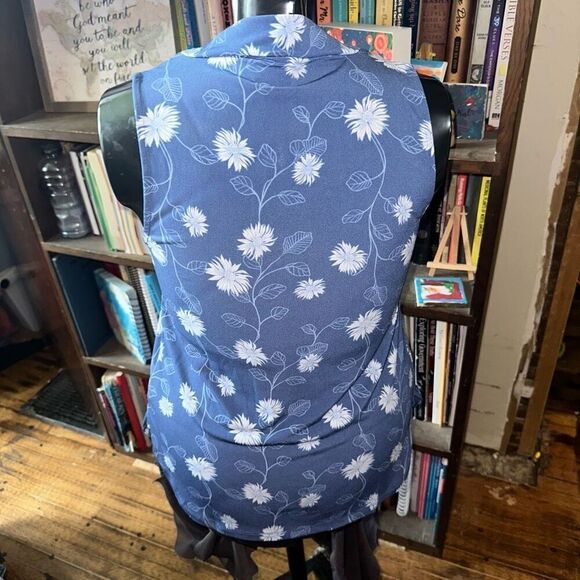 41Hawthorn Stitchfix blue flowy floral sleeveless Sp blouse - Picture 2 of 3
